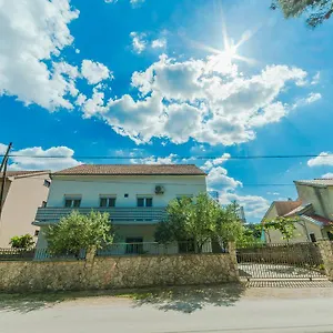 apartments-brekalo.hotelinzadar.com/